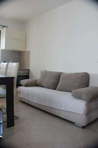 Апартаменты Apartments Aneta Улцинь Апартаменты с балконом-15